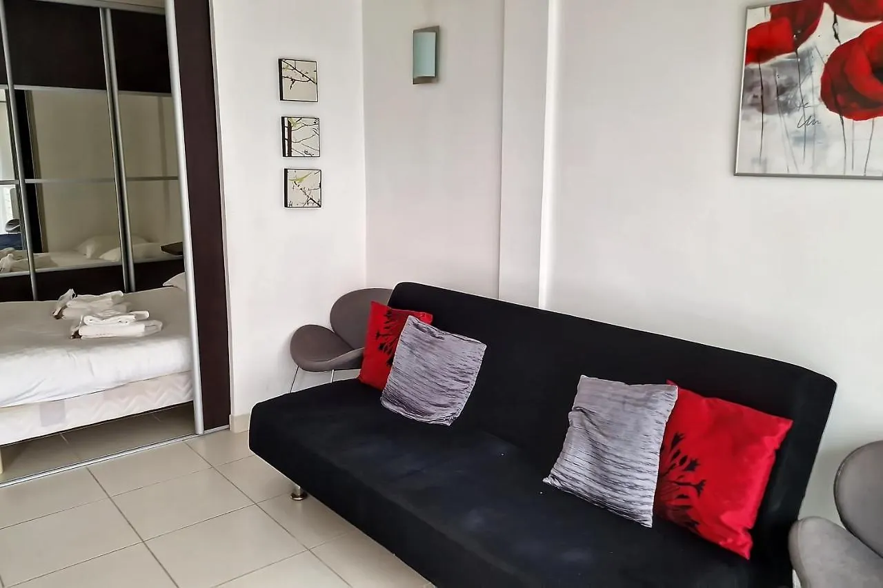 Henri Camille Real Estate - Rouaze - Studio 50M Croisette 戛纳