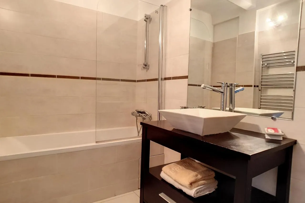Henri Camille Real Estate - Rouaze - Studio 50M Croisette 戛纳